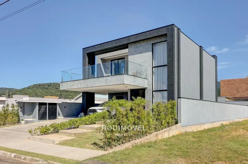 Casa no Caledônia: Casa de 280 m² com 3 suítes e piscina no Condomínio Caledônia, em Camboriú