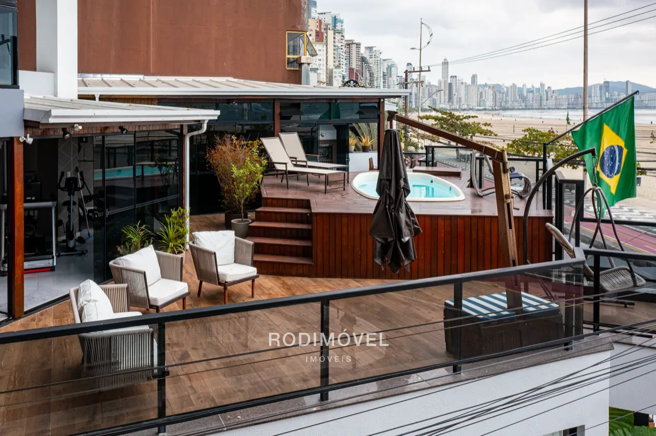 Vista do alto do Notrevile 101