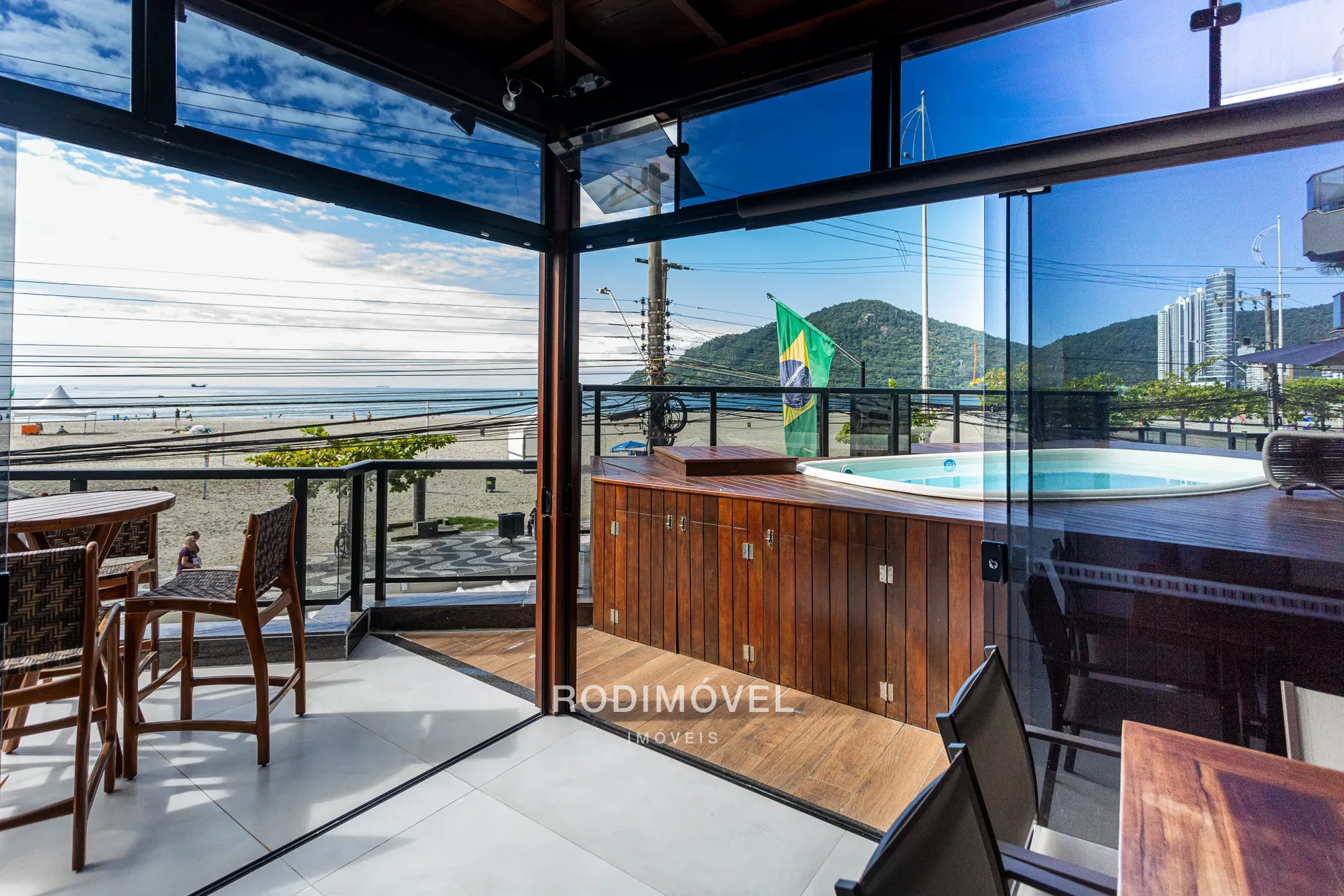 Notrevile 101: Apartamento de 320 m² com terraço gourmet de 130 m² na nova orla da Barra Sul